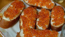 Эксперты назвали регион с самым дорогим бутербродом с красной икрой